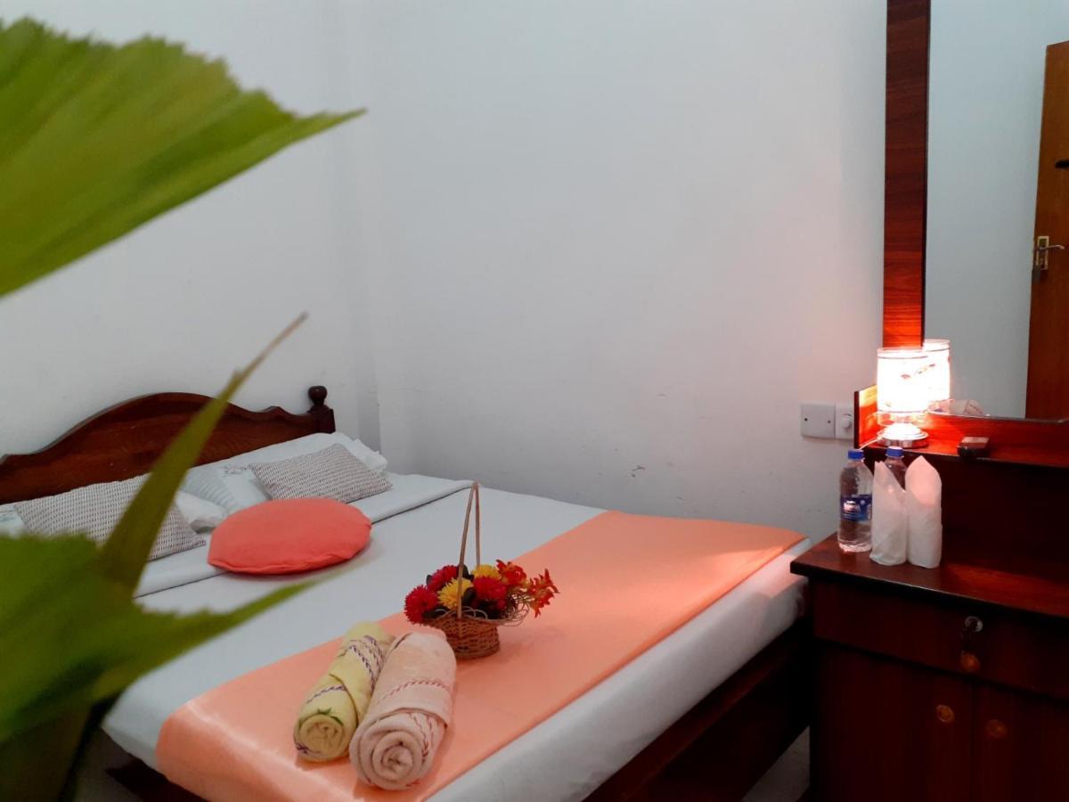 Subash Hotel Nallathanniya Exteriér fotografie