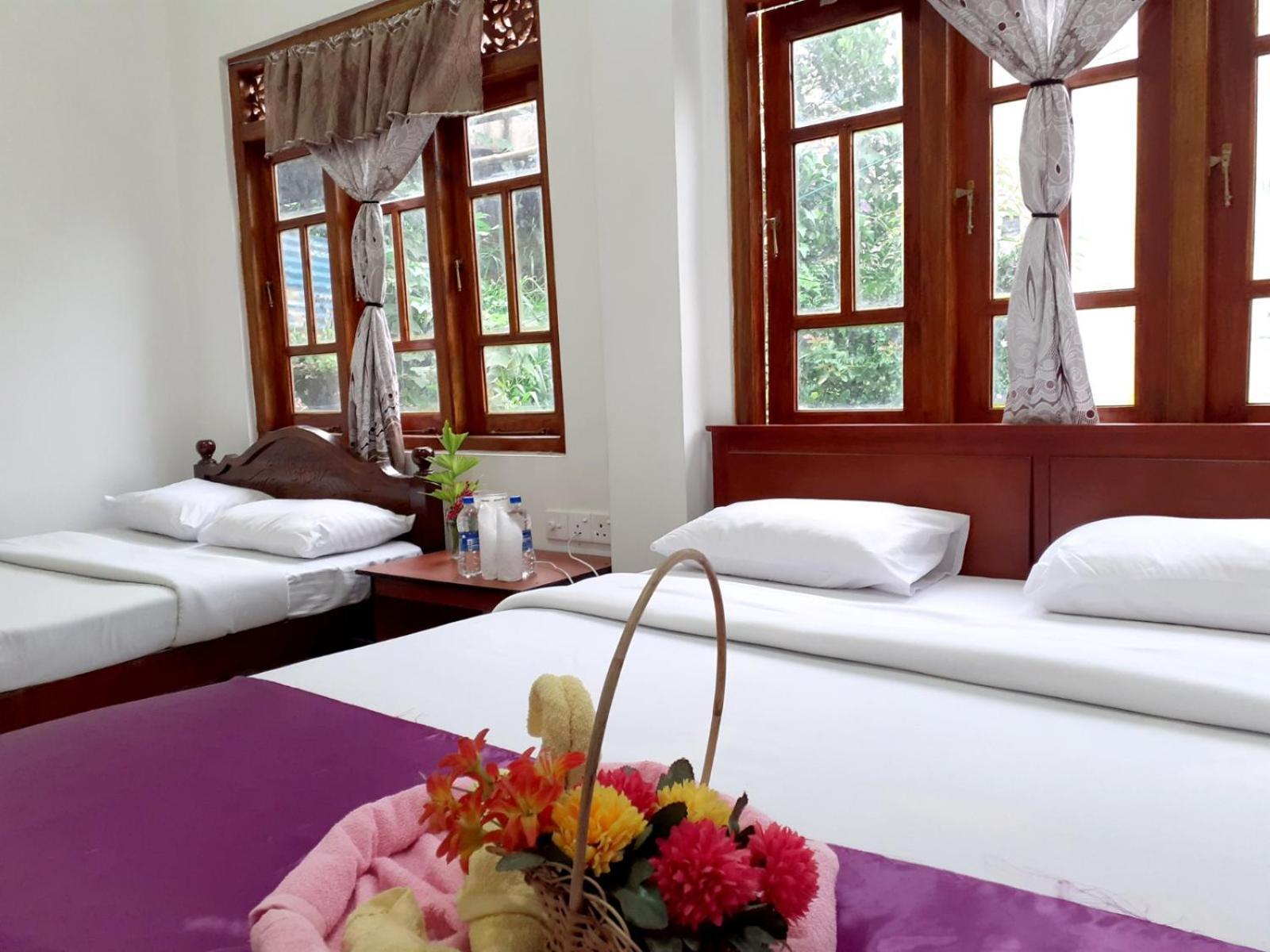 Subash Hotel Nallathanniya Exteriér fotografie