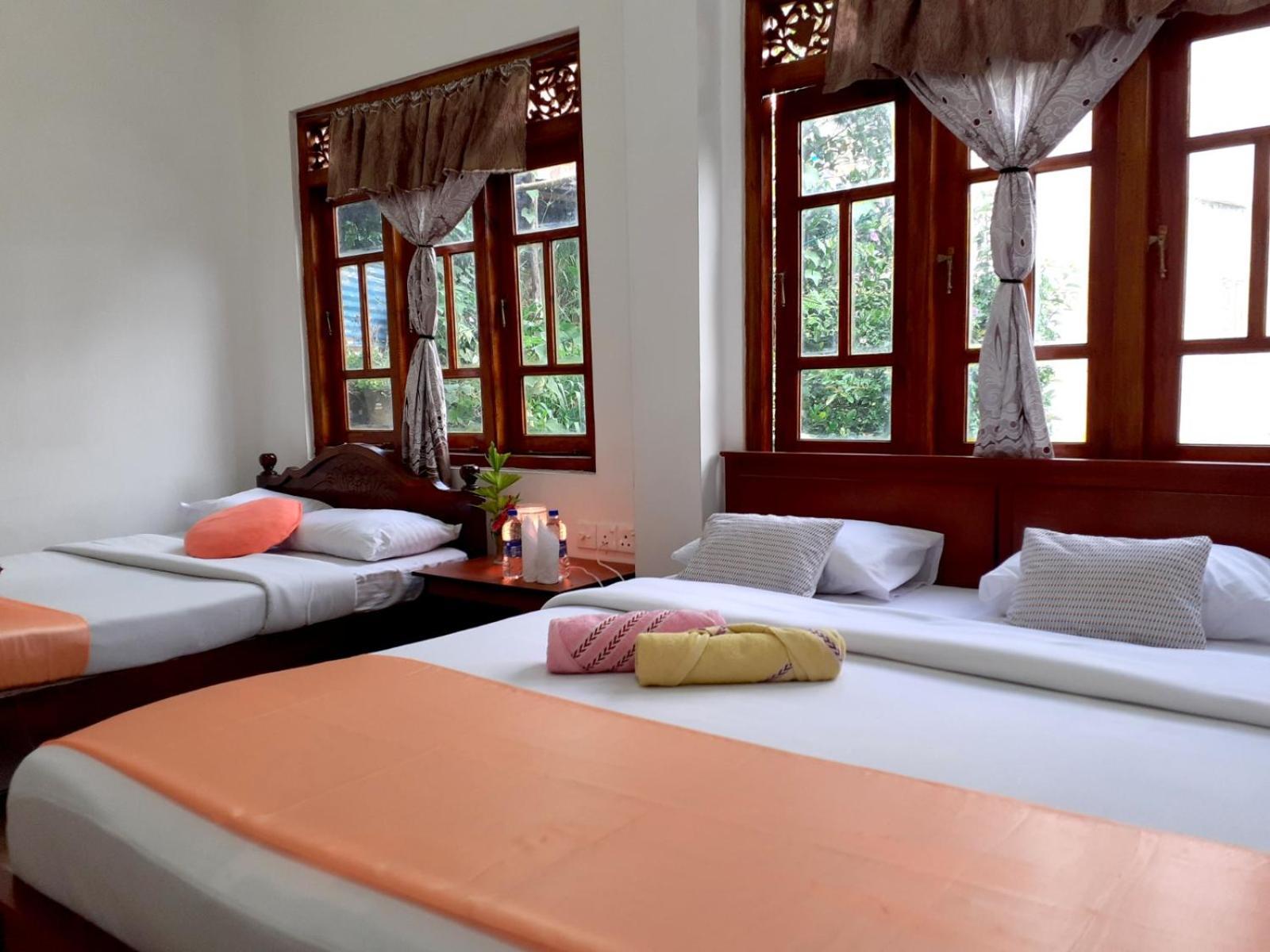 Subash Hotel Nallathanniya Exteriér fotografie