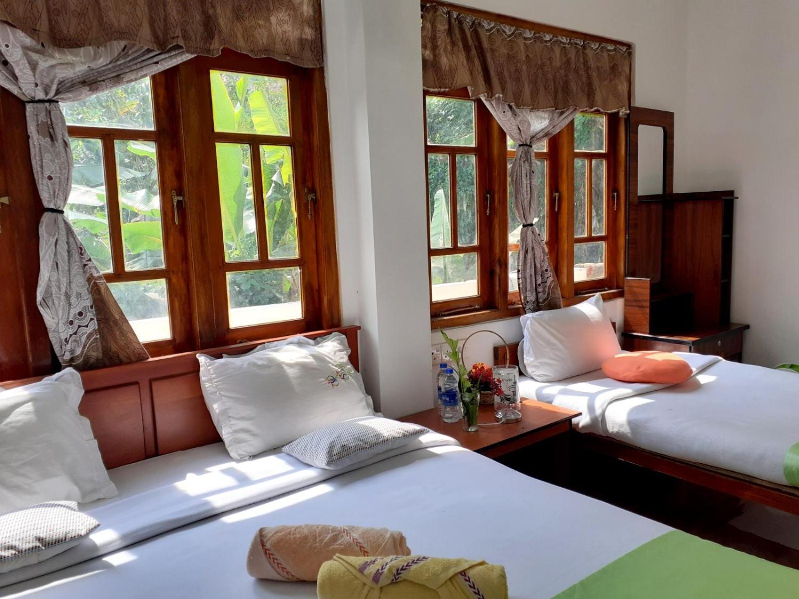 Subash Hotel Nallathanniya Exteriér fotografie