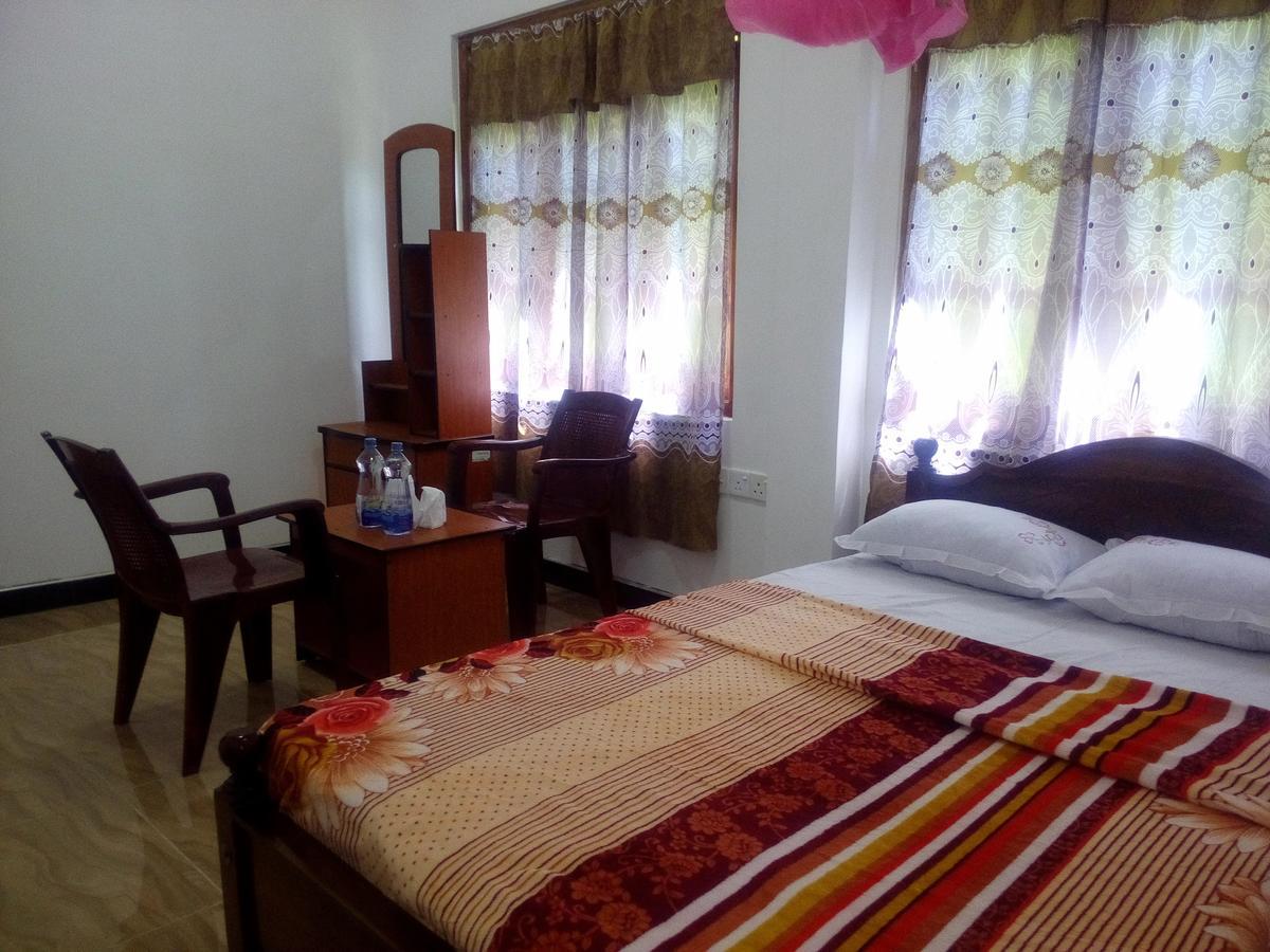 Subash Hotel Nallathanniya Exteriér fotografie