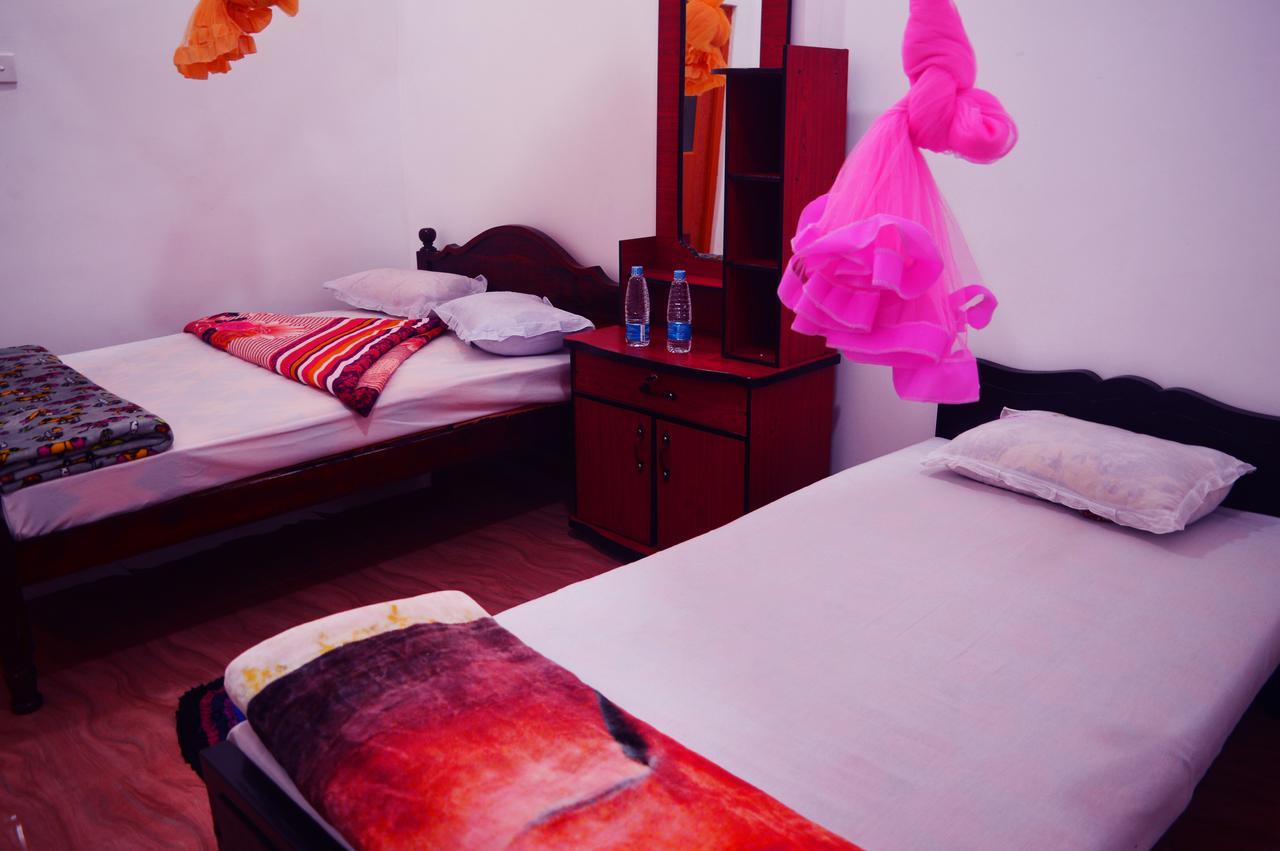 Subash Hotel Nallathanniya Exteriér fotografie
