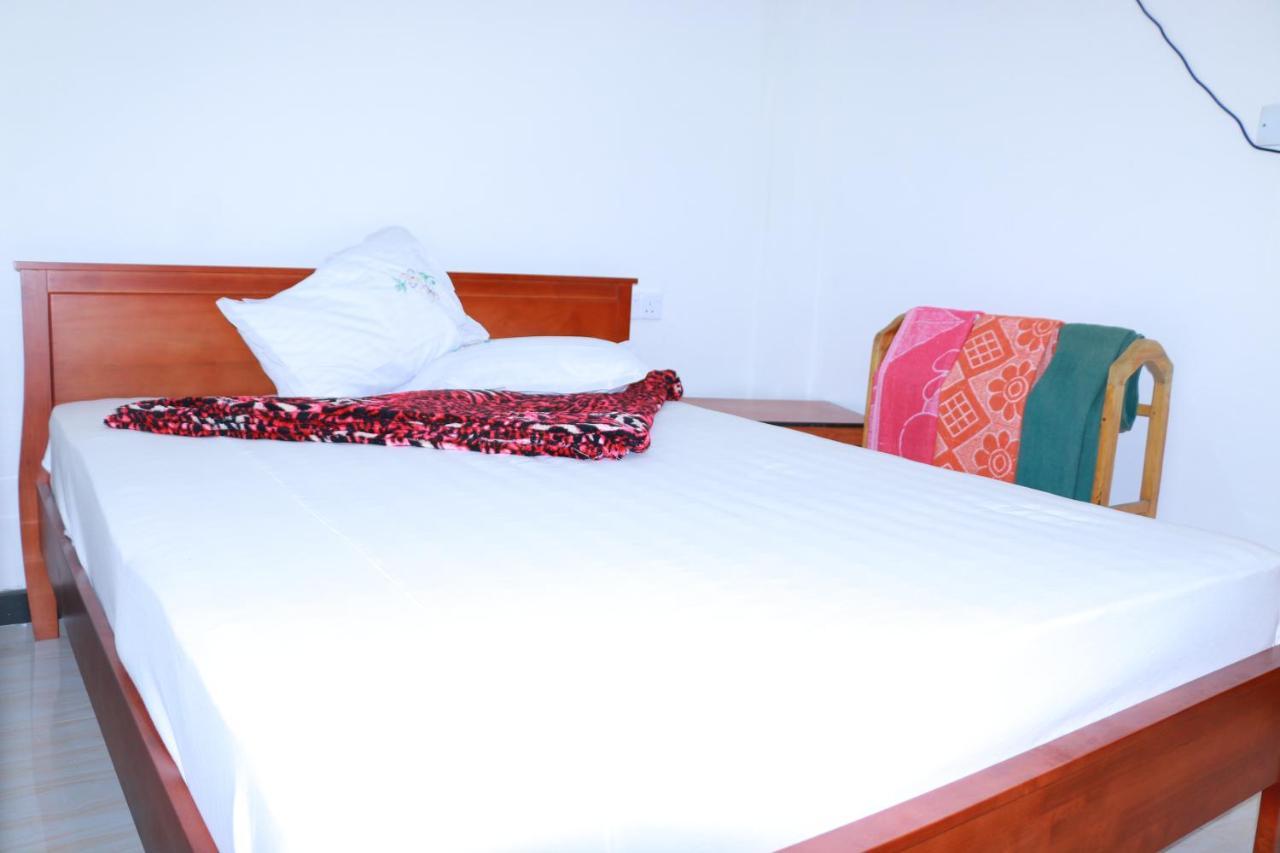 Subash Hotel Nallathanniya Exteriér fotografie
