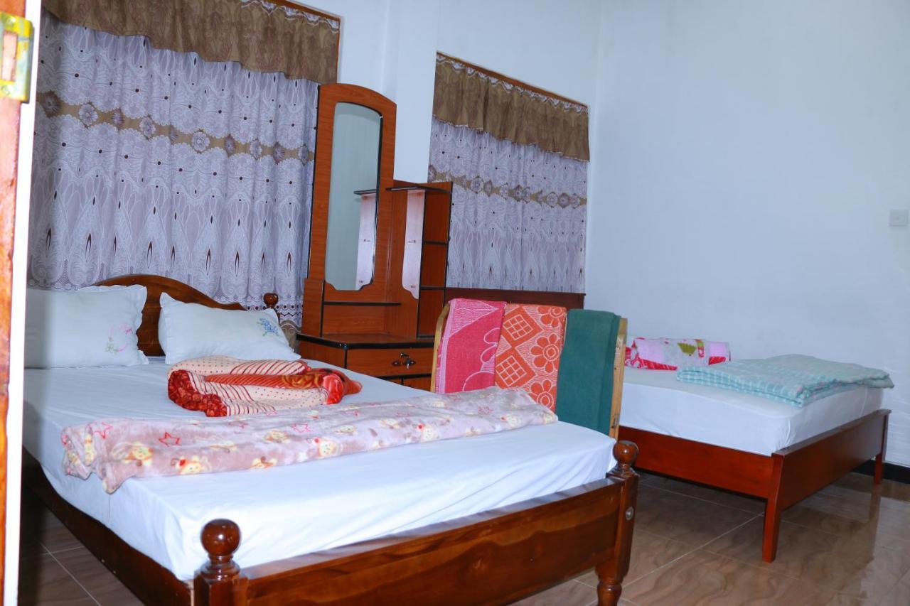 Subash Hotel Nallathanniya Exteriér fotografie
