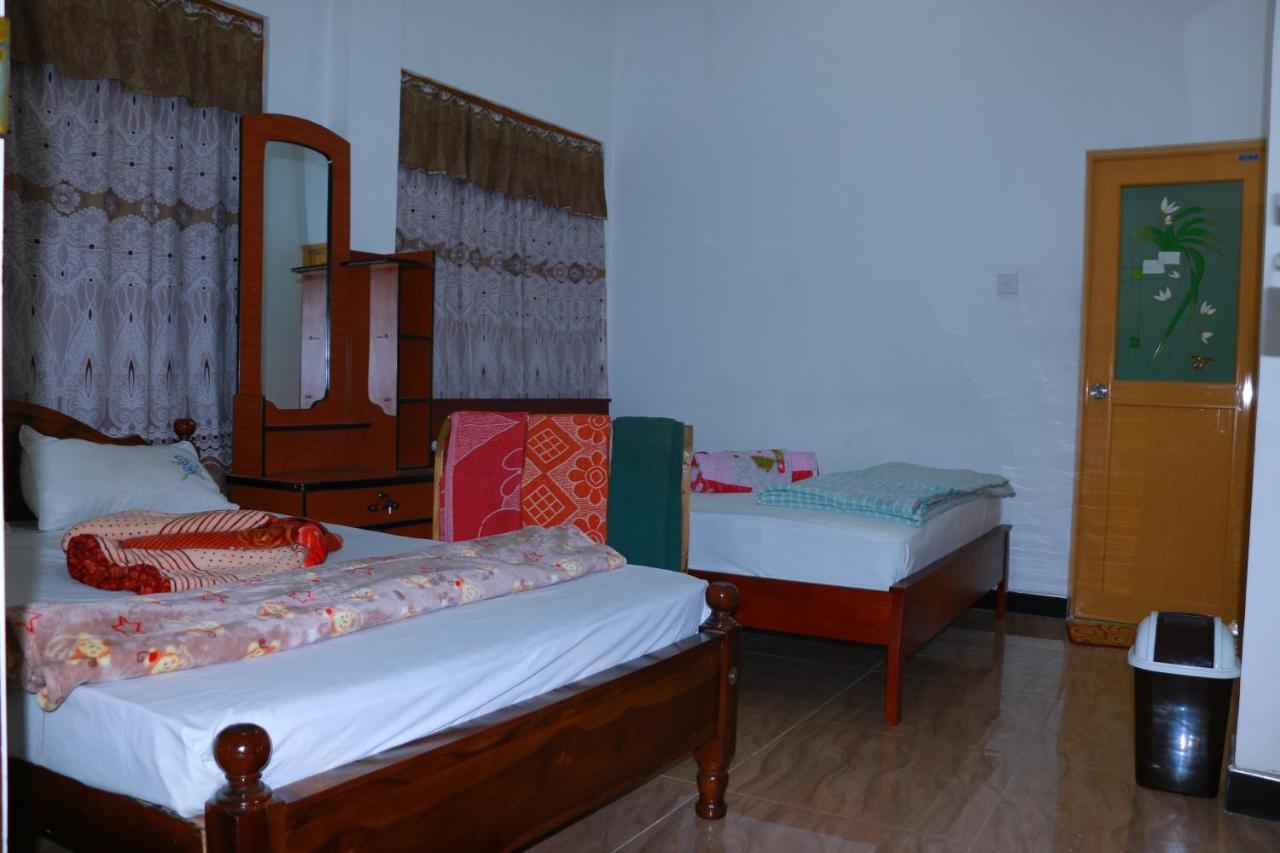 Subash Hotel Nallathanniya Exteriér fotografie